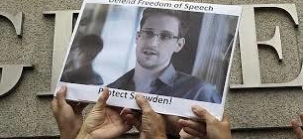 Russie : Edward Snowden rencontre cet-après midi à Moscou des défenseurs de droits de l’homme et des avocats pour une déclaration.