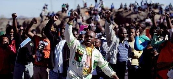 Afrique du Sud : un an après le massacre, hommage aux fusillés de Marikana