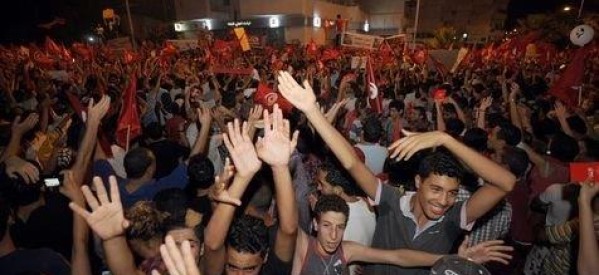 Tunisie: le parti au pouvoir se déchire au profit des islamistes Ennahda
