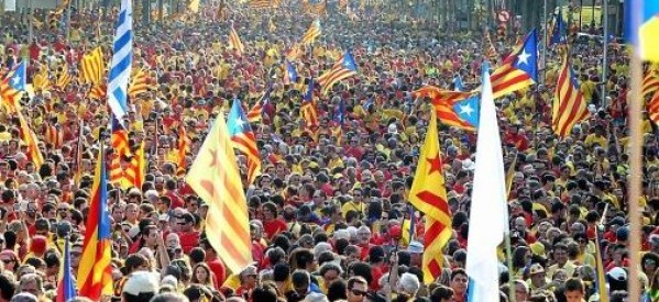 Catalogne: 750’000 manifestants dans les rues de Barcelone pour demander la libération des prisonniers politiques