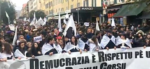 Corse / France: Les indépendantistes en milliers dans les rues d’Ajaccio