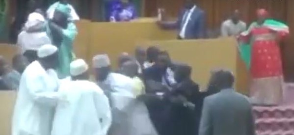 Sénégal: Bagarre rangée entre députés à l’Assemblée nationale sénégalaise