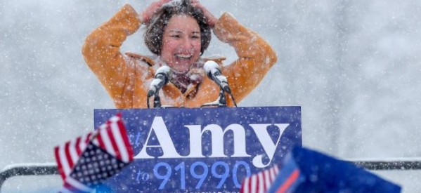 Etats-Unis : Amy Klobuchar brigue l’investiture démocratique pour l’élection présidentielle de 2020