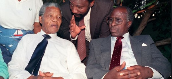 Afrique du Sud : Décès d’Andrew Mlangeni, célèbre compagnon de route et de captivité de Nelson Mandela.