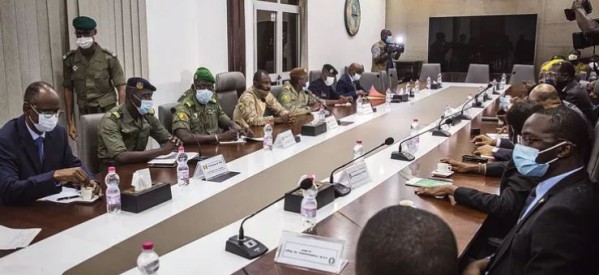 Mali: Négociations entre la junte au pouvoir et les émissaires de la Cédéao