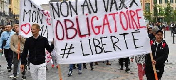 France: Manifestations contre le Pass sanitaire dans les restaurants