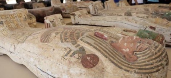 Egypte : Des centaines de sarcophages et statues découverts au sud du Caire