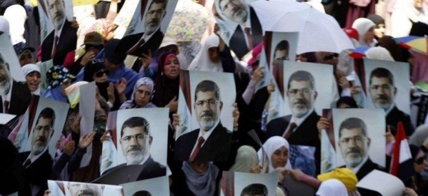 Egypte: la justice ordonne la détention de Morsi pour liens avec le Hamas sous Moubarak