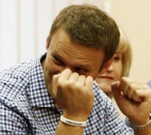 Russie: La justice russe remet l’opposant Navalny en liberté surveillée