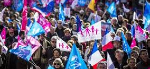 France: Les opposants au mariage homosexuel manifestent à Paris