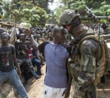 Centrafrique: la France livre 1400 fusils d’assaut à l’armée