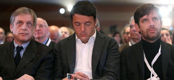 Italie: Renzi réélu à la tête du parti démocrate