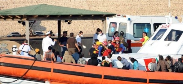 Italie: Plus de mille migrants sur trois bateaux secourus en 24 heures