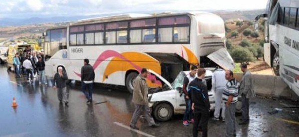 Algérie : Vingt morts dans une collision entre deux bus