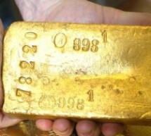 Allemagne: Une jeune fille de 16 ans trouve un lingot d’or en nageant dans un lac