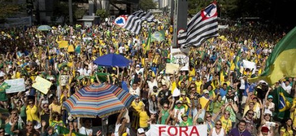 Brésil: Près d’un million de manifestants pour réclamer le départ de Dilma Rousseff la présidente