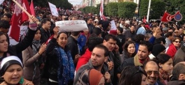 Tunisie: le parti islamiste Ennahda en tête des législatives