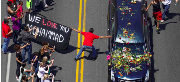Etats-Unis: Repos en gloire de Mohamed Ali accompagné de milliers de personne