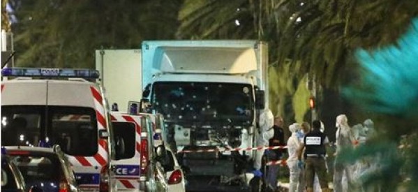 France: au moins 80 morts dans une attaque terroriste au camion à Nice