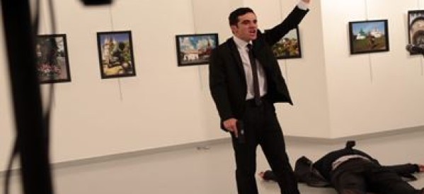 Turquie / Russie: Assassinat de l’ambassadeur russe par un policer turc