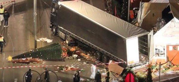 Allemagne: Au moins 12 morts après un attentat au camion dans un marché de Noël de Berlin