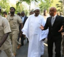 Gambie: Adama Barrow quitte le pays alors que 1200 soldats sénégalais et nigerians se préparent pour envahir Banjul