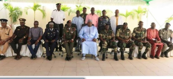 Gambie : au moins deux soldats sénégalais tués dans un affrontement avec l’armée gambienne basée à Kanilai.