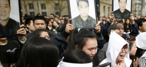 France: plusieurs milliers de personnes manifestent à Paris à la mémoire du Chinois Liu Shaoyao