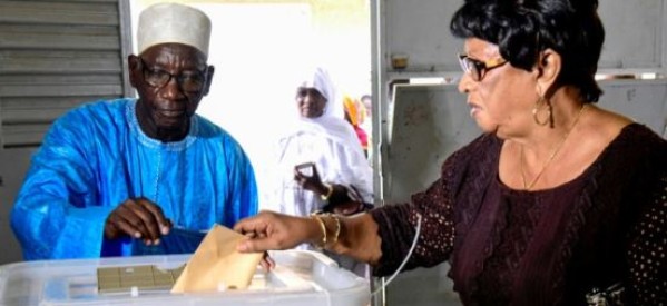 Sénégal: le vote pour renouveler l’Assemblée nationale accuse des retards