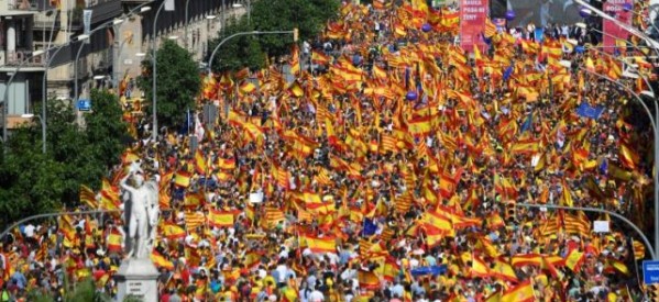 Catalogne / Espagne: Des milliers d’Espagnols convergent à Barcelone pour manifester contre l’indépendante
