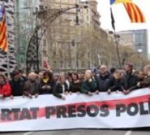 Catalogne: Des dizaines de milliers de catalans dans la rue pour demander la libération du président Puigdemont