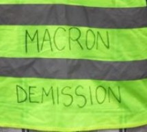 France: Les « gilets jaunes » manifestent dans toute la France aux cris de « Macron-Démission »