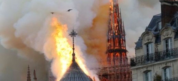 France: La cathédrale Notre-Dame de Paris dévorée par les flammes