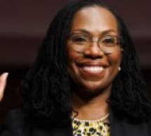 Etats-Unis : Ketanji Brown Jackson nommée première femme noire à la Cour suprême