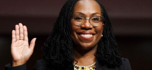 Etats-Unis : Ketanji Brown Jackson nommée première femme noire à la Cour suprême