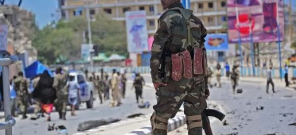 Somalie : Plus de 10 morts tués dans une attaque de shebab dans l’hôtel Hayat à Mogadiscio